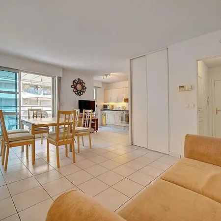 Apartment Spacieux 2 Terrasse, Centre A2b067